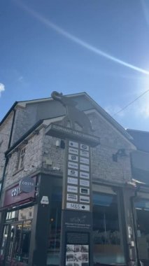 Kendal, İngiltere - 10 Ağustos 2024: Alışveriş Merkezi işareti