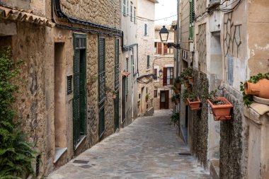 İspanya 'nın Mallorca kentindeki ortaçağ evleri..