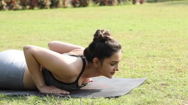 Close Video Shoot Woman Practising Bhujangasana Yoga Exercise Park — Stock Video