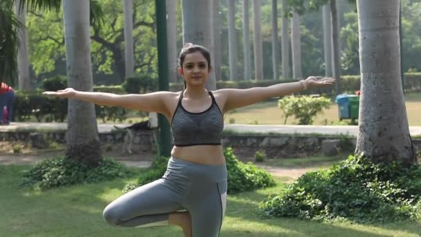 Video Indian Woman Practising Vrikshasana Yoga Pose — Stockvideo