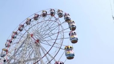 Stock video of the Ferris wheel at Lal Qila Mela, Delhi.