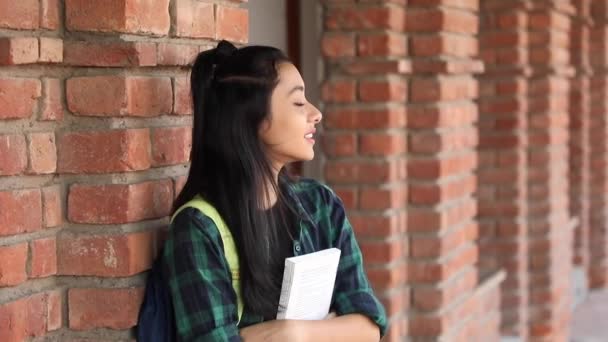 Video Clip Teenage Indian College Girl Carrying Backpack Holding Books — Video