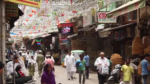 โอของถนนแคบแออ ดและค กของ Chandni Chowk Bazar Old Delhi — วีดีโอสต็อก
