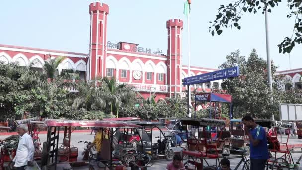 Stock Video Old Delhi Station Entrance View — Stok video