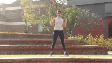 Video of fat burning aerobic workout.