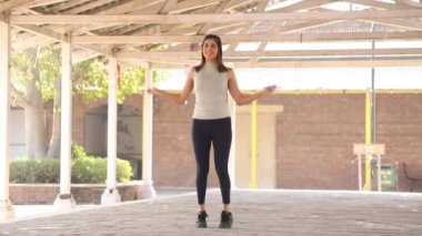 Video of a beautiful woman doing a jump rope exercise for weight loss.
