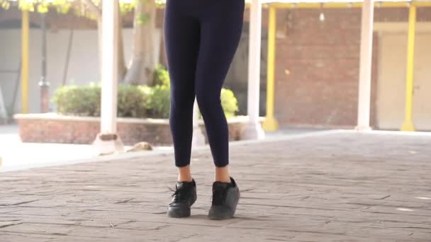 Selective Focus Video Woman Legs Doing Jump Rope Exercise — Vídeo de Stock