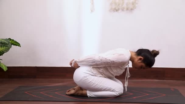 Video Woman Performing Shashankasana Breathing Exercise Help Improve Heart Health — Stock Video