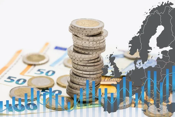 Egy Halom Érme Eurobankjegyeken Grafikonon Magas Villamosenergia Energiapiaci Árkoncepció Stock Fotó