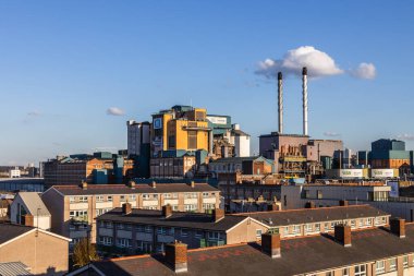 Scene of the Tate Lyle sugar refinery with its distinctive chimneys, an iconic part of Londons industrial heritage clipart