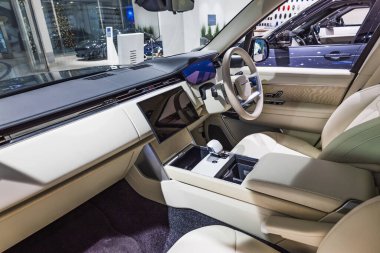 Land Rover Range SV iç mekanı deri koltuklar ve modern çizgi. Londra, İngiltere, 24 Aralık 2023