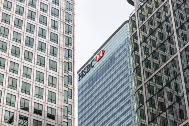 Modern cam cepheli HSBC merkez kulesi Canary Wharf, Londra 'nın ilk finans bölgesinde. Londra, İngiltere, 17 Şubat 2024