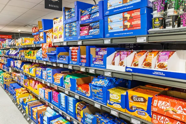 Çeşitli tatlı ürünleri ve tatlı ürünleri satışı. Hediye vermek veya atıştırmak için birebir. Londra, İngiltere, 3 Mart 2024