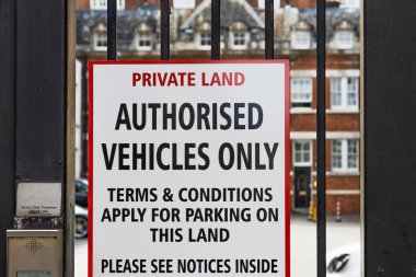 Sadece özel arazi kapısında 