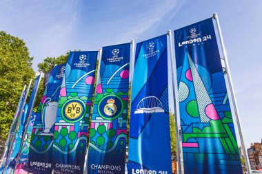 UEFA Şampiyonlar Ligi Finali Londra 2024. Canlı pankartlar ve markalar, ev sahibi kentteki turnuvayı kutlamak. Londra, İngiltere, 2 Haziran 2024