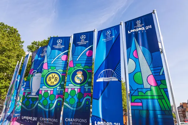 UEFA Şampiyonlar Ligi Finali Londra 2024. Canlı pankartlar ve markalar, ev sahibi kentteki turnuvayı kutlamak. Londra, İngiltere, 2 Haziran 2024