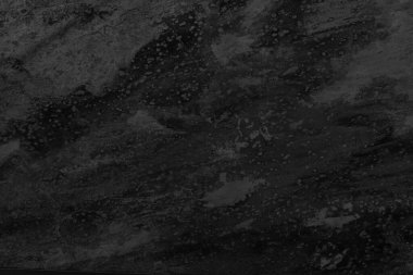 Katmanlı çizgiler ve mat grunge detaylarıyla siyah kayanın yakınlaştırılması.