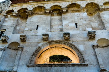 Golden Gate (Diocletian 's Palace) ya da 