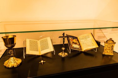 BÖLÜM, CROATIA - 27 Ekim 2022: Split Katedrali hazine müzesinin içi (eski Cybele Tapınağı).