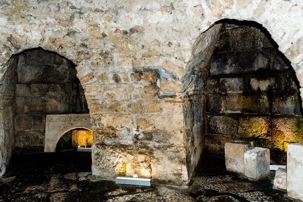 BÖLÜM, CROATIA - 24 EKİM 2022: St. Domnius Katedrali 'ndeki St. Lucy Mezar Odasının İçi.