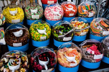 ZADAR, CROATIA - NOVEMBER 02, 2022: çeşit şekerleme, glütensiz jöleli şekerler.