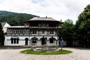 SINAIA, ROMANIA - EYLÜL 01, 2022: Slatineanu Evi veya Vila Salamandra.