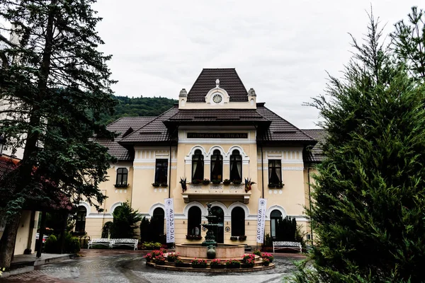 stock image SINAIA, ROMANIA - SEPTEMBER 02, 2022: Sinaia city hall, Prahova Valley.