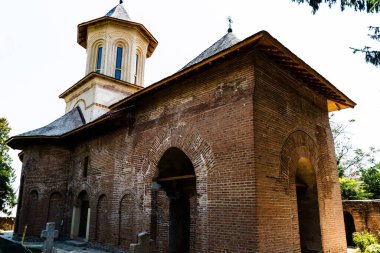 Aziz Cuma Kilisesi veya Romanya 'nın en eski mimari eserleri arasında yer alan küçük prens kilisesi veya St. Parascheva. Targoviste.