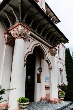 SINAIA, ROMANIA - Eylül 02, 2022: Carmen Sylva Kültür Merkezi (Centrul Kültür Carmen Sylva)