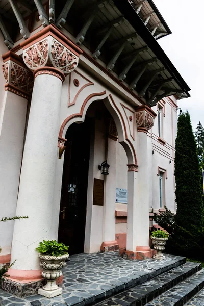 stock image SINAIA, ROMANIA - SEPTEMBER 02, 2022: Carmen Sylva Cultural Center (Centrul Cultural Carmen Sylva)