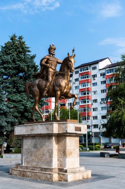 TARGOVSTE, ROMANIA - 29 Temmuz 2022: Cesur Michael heykeli.