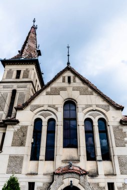 SIGHISOARA, ROMANIA - 22 Eylül 2022: Gheorghe Lazar Caddesi 'ndeki Reform Kilisesi.