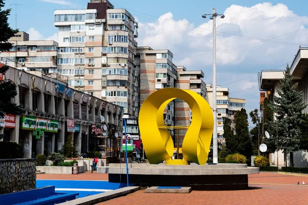 Питести Румыния Апреля 2022 Года Артезианский Фонтан Центральном Парке Города — стоковое фото