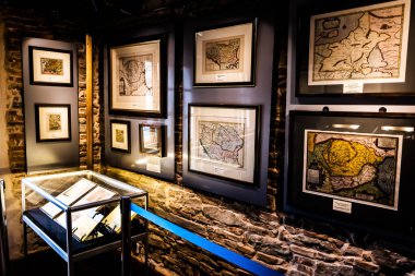 SIGHISOARA, ROMANIA - 23 Eylül 2022: Silah ve Haritalar Evi