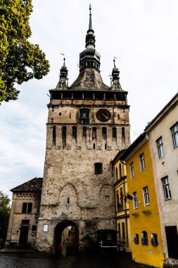 SIGHISOARA, ROMANIA - 23 Eylül 2022: Saat Kulesi, Sighisoara 'nın sembolü.