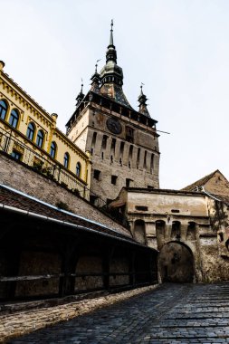 Saat Kulesi Geçidi ya da Yaşlı Kadınlar Geçidi. Sighisoara, Romanya.