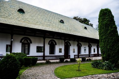 SINAIA, ROMANIA - EYLÜL 02, 2022 Sinaia Manastırı Avlusu.