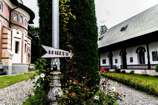 Sinaja Rumunia Wrzesień 2022 Dziedziniec Klasztoru Synaj — Zdjęcie stockowe
