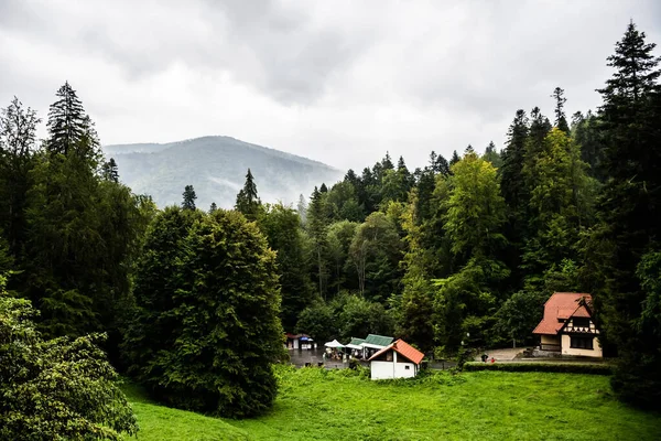 Landschaft Mit Souvenirläden Und Den Karpaten Schloss Peles Sinaia Rumänien — Stockfoto