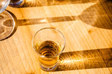 Bal brendisi, bal likörü ya da sıhhiye. Hırvatistan 'dan alkollü içecek.