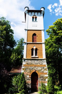 TARGU JIU, ROMANIA - 11 Haziran 2023: eski su kulesi, eski yangın kulesi.