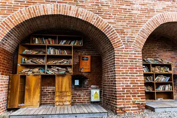 stock image TARGU MURES, ROMANIA - JUNE 27, 2023: Shelves with books, free books for read.