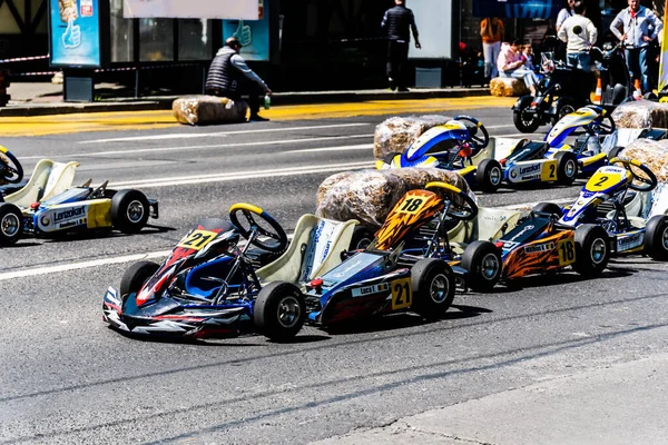 PLOIESTI, ROMANIA - 30 Nisan 2023: Karting pistinde go-kart.