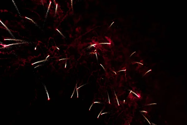 Фейерверк Сверкает Черном Ночном Небе — стоковое фото