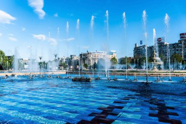BUCHAREST, ROMANIA - 13 Mayıs 2023: Union Meydanı 'ndaki Artesian çeşmeleri.