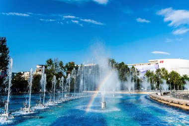 BUCHAREST, ROMANIA - 13 Mayıs 2023: Union Meydanı 'ndaki Artesian çeşmeleri.