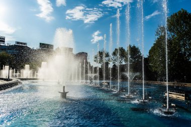 BUCHAREST, ROMANIA - 13 Mayıs 2023: Union Meydanı 'ndaki Artesian çeşmeleri.