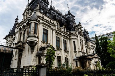 BUCHAREST, ROMANIA - 20 Mayıs 2023: Kretzulescu Sarayı UNESCO 'nun Avrupa Yüksek Öğrenim Merkezi' nin merkezi ve Eğitim Bakanlığı 'na aittir..