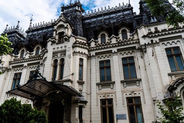 BUCHAREST, ROMANIA - 20 Mayıs 2023: Kretzulescu Sarayı UNESCO 'nun Avrupa Yüksek Öğrenim Merkezi' nin merkezi ve Eğitim Bakanlığı 'na aittir..