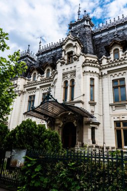 BUCHAREST, ROMANIA - 20 Mayıs 2023: Kretzulescu Sarayı UNESCO 'nun Avrupa Yüksek Öğrenim Merkezi' nin merkezi ve Eğitim Bakanlığı 'na aittir..